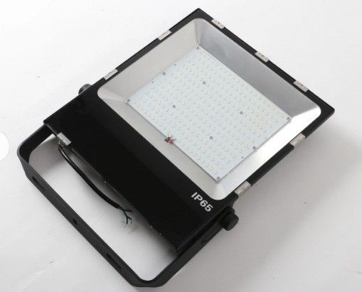 Luz de inundación LED 200W IP65 Proyector de ahorro de energía a prueba de agua para 5 estadios al aire libre